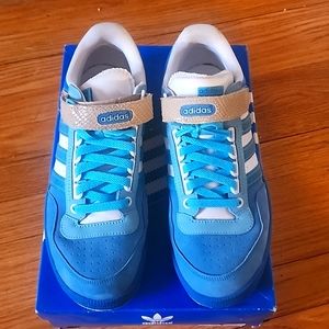 Adidas Concord Lo CRT. Size 9. Baby Blue, White with Tan Snakeskin strap